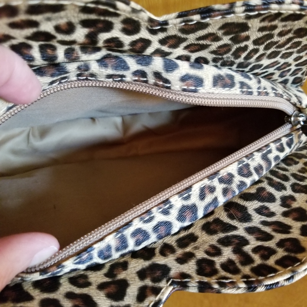 NWOT~"Lips" Purse - Picture 4 of 4